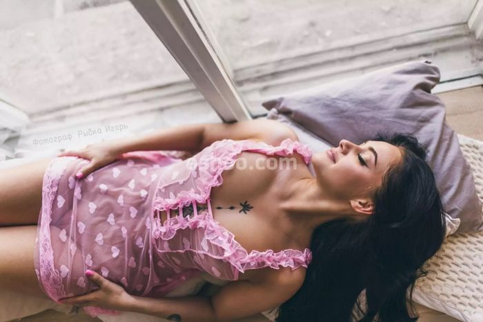 Ночные бабочки: Плюсы и преимущества прямого общения в мире интимного досуга